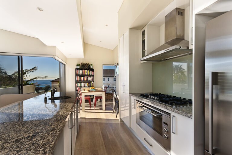 Cocina lujosa y moderna